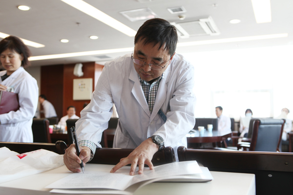 我院党委召开党风廉政建设集体约谈会